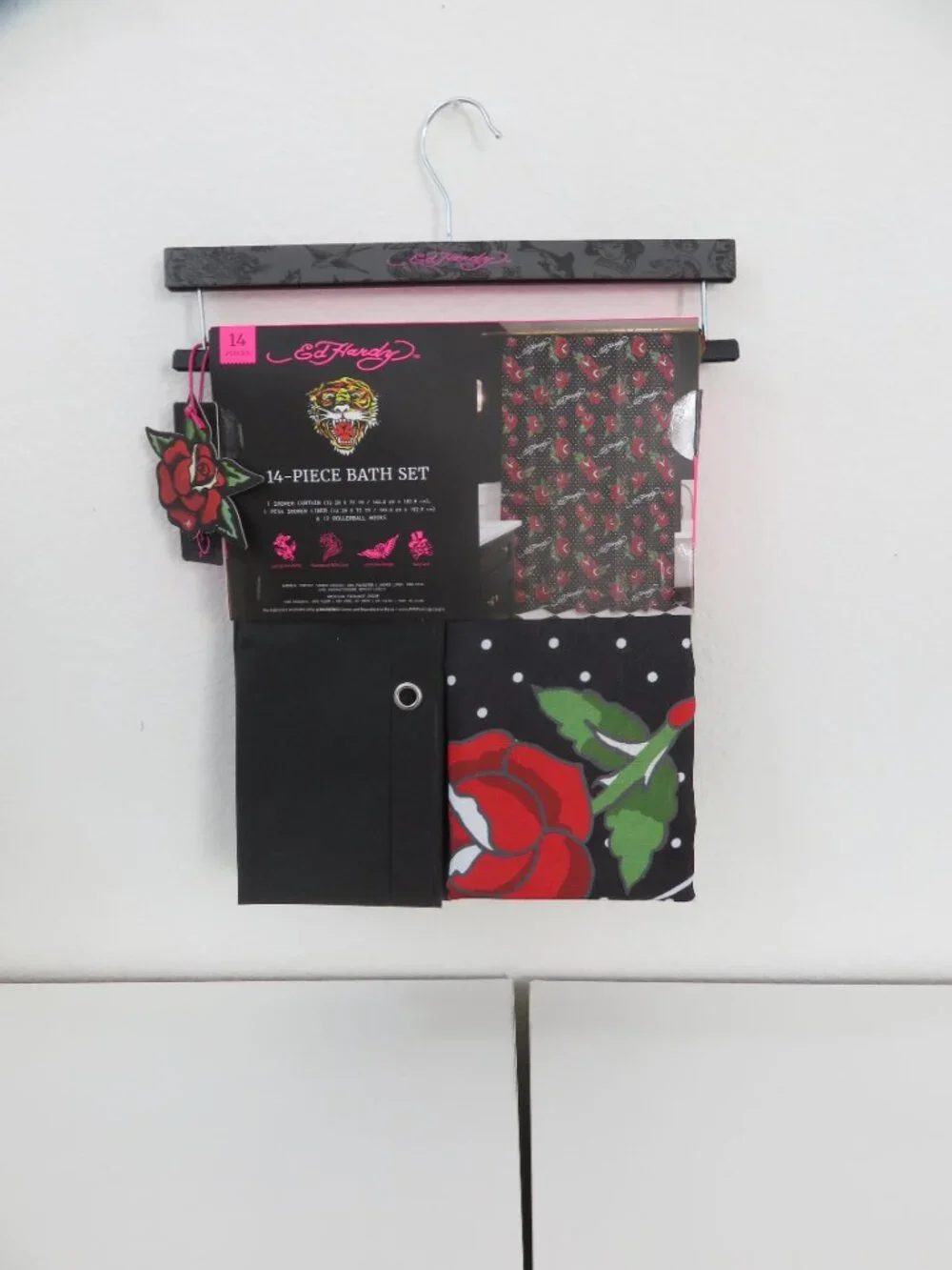 (#109) Ed Hardy 14-piece Bath shower curtain set black red roses